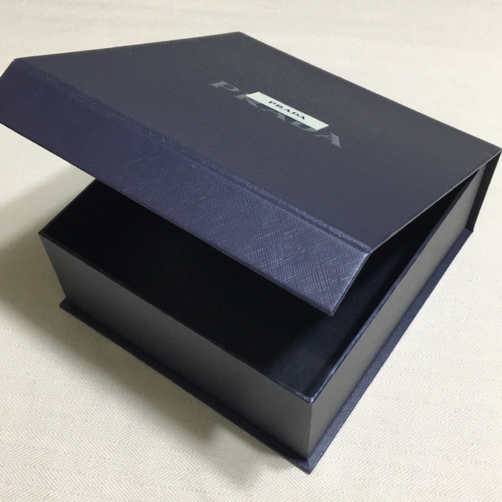 🖤PRADA💕Magnetic 🧲 box NEW - Picture 2 of 7